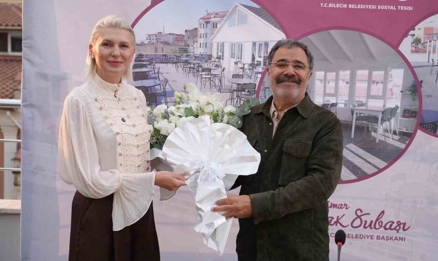 Bilecik Halk Enstitüsü'nde kitap kafe açıldı; Ahmet Ümit okurlarla buluştu