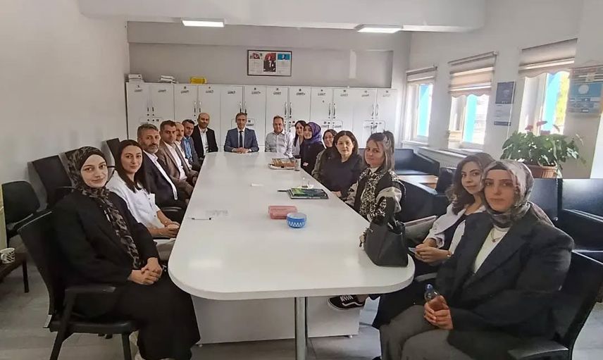 Bayburt milli eğitim müdürü Ömer Faruk Kahraman okullarda inceleme yaptı