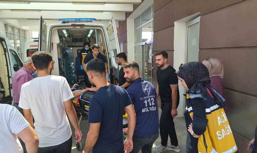 Çelikhan'da trafik kazası: motosiklet sürücüsü ağır yaralandı