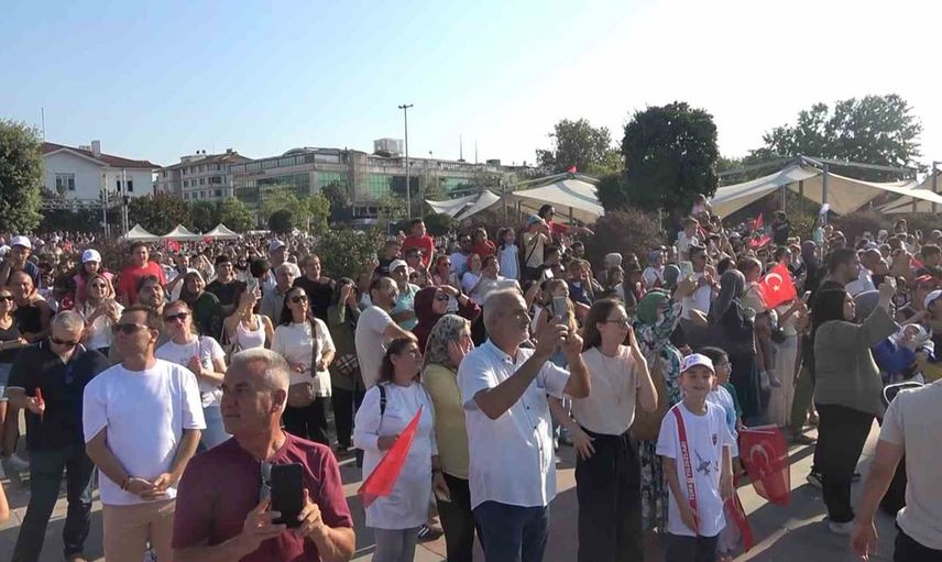 Yalova semalarında Türk Yıldızları'ndan görkemli 97. yıl gösterisi