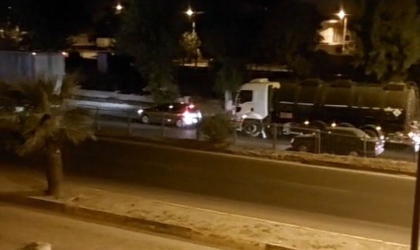 Sabaha karşı Köşk'te motosiklet bariyerlere çarptı, genç sürücü ağır yaralandı