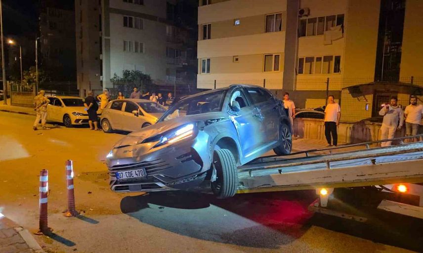 Kontrolden çıkan otomobil takla attı, dört araç zarar gördü
