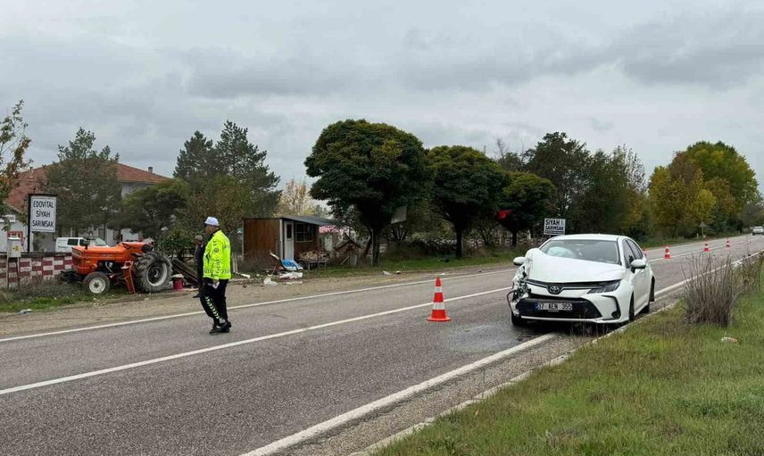Taşköprü-Hanönü yolunda traktöre arkadan çarpma: otomobil sürücüsü yaralandı