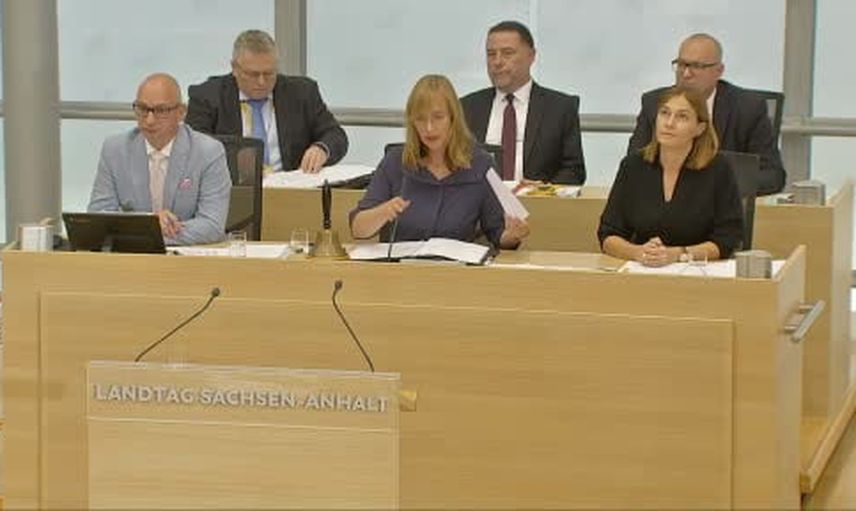 Saksonya-Anhalt'ta tarihi kırılma: AfD'li meclis başkanı göreve başladı