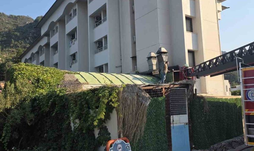 Marmaris’te mutfak bacası alevlendi; otelde büyük felaket önlendi
