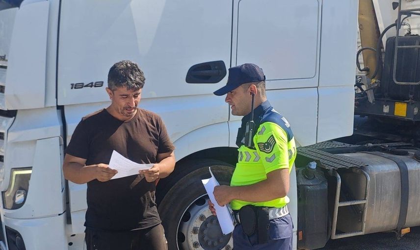 Otoyolda güvenlik için jandarma bilgilendirme faaliyeti