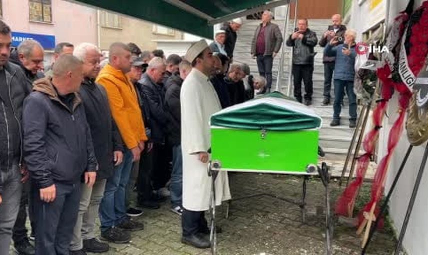 Çanakkale'de 02.00'de kaza: otomobil ikiye ayrıldı, sürücü toprağa verildi