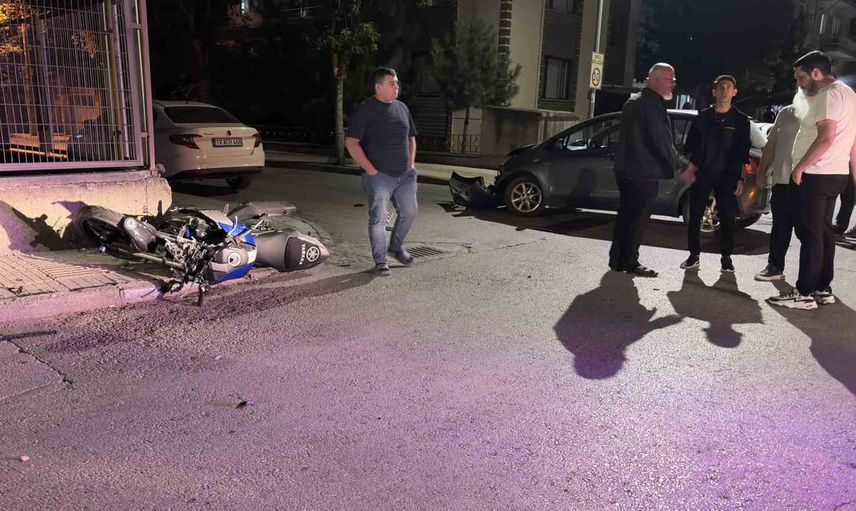 Çorum'da Güneşevler kesişiminde trafik kazası: 19 yaşındaki sürücü yaralandı