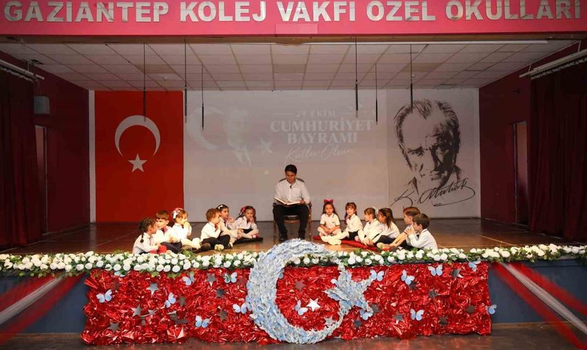 Miniklerden liselilere uzanan cumhuriyet şöleni
