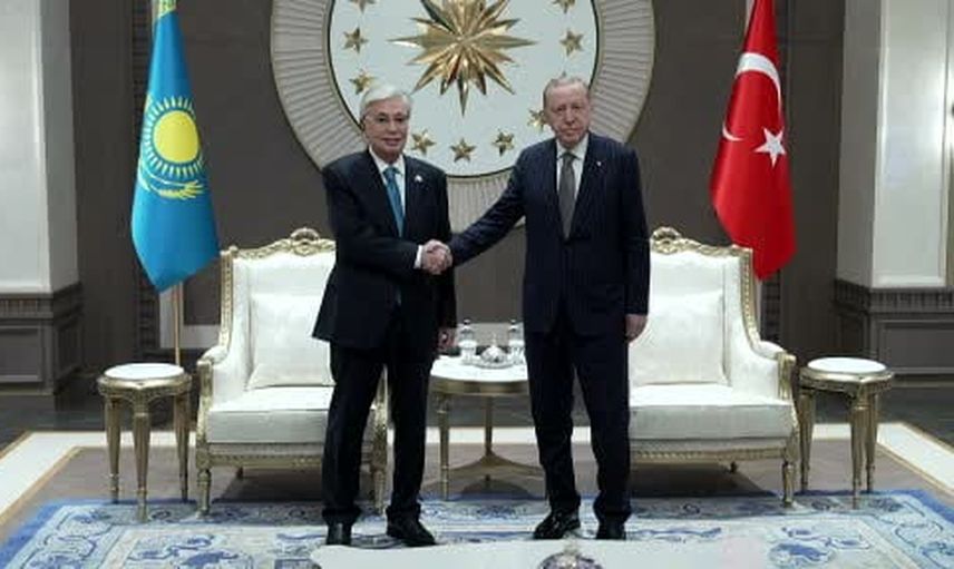 Erdoğan Tokayev'i Ankara havalimanında resmi törenle karşıladı