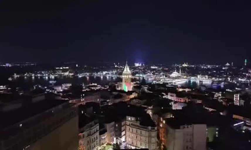 Galata'dan Gazze'ye destek: kule Filistin bayrağı renkleriyle aydınlatıldı