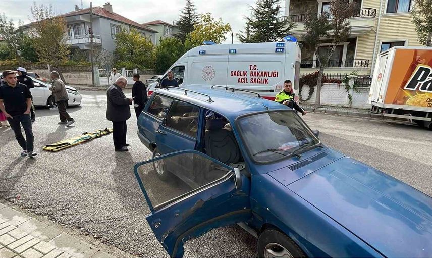 Karaman'da Yunuskent kavşağında çarpışma: bir yolcu yaralandı