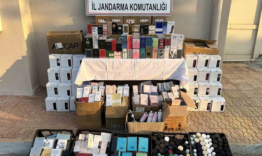 Kuşadası'nda 4 milyon liralık kaçak kozmetik operasyonu