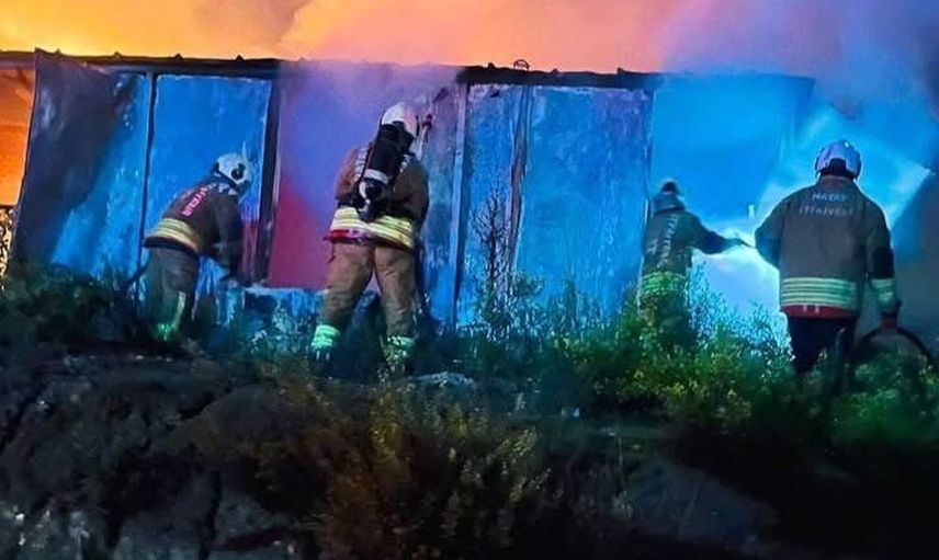 Konteyner yangını Antakya Kisecik'te iki üniteyi kullanılmaz bıraktı