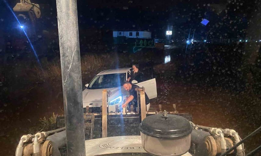 Akdeniz'de yağışın izleri siliniyor, ekipler aralıksız sahada