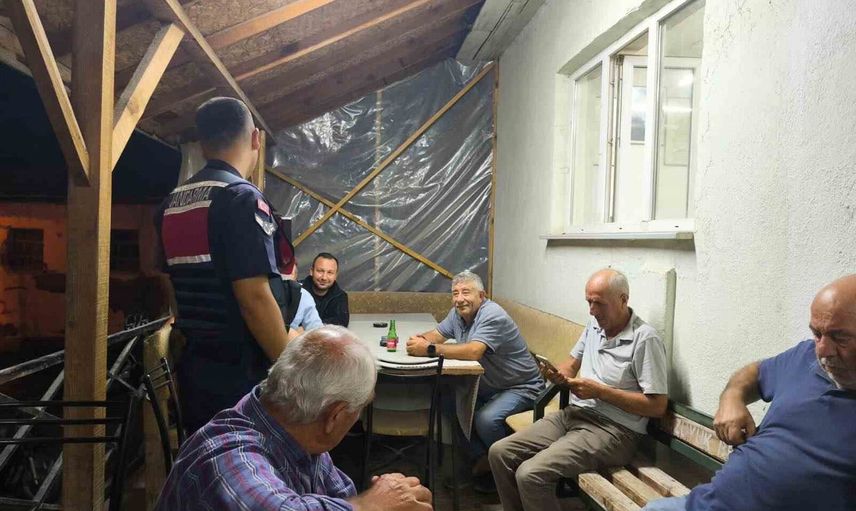 Bozüyük kahvehanelerinde jandarma denetimi ve bilgilendirme