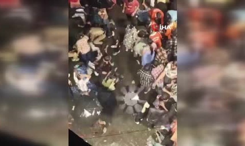 Kalküta'da yağmurun tetiklediği izdiham festivalde 17 can aldı