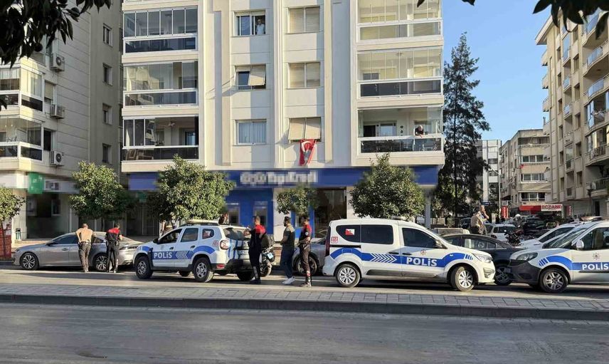 Karabağlar'da banka şubesinde güvenlik alarmı: soygun iddiası soruşturuluyor