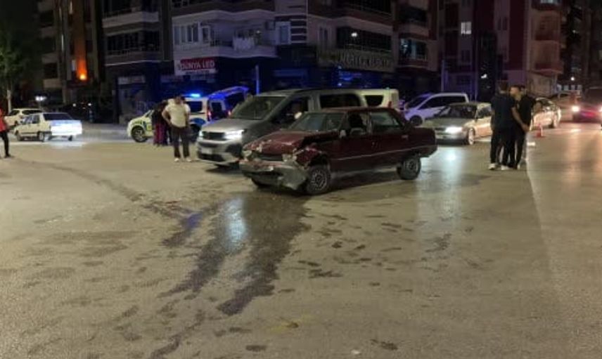 Çarpışma sonrası yardım eden genç darp edildi, sürücüde 1.50 promil tespit edildi