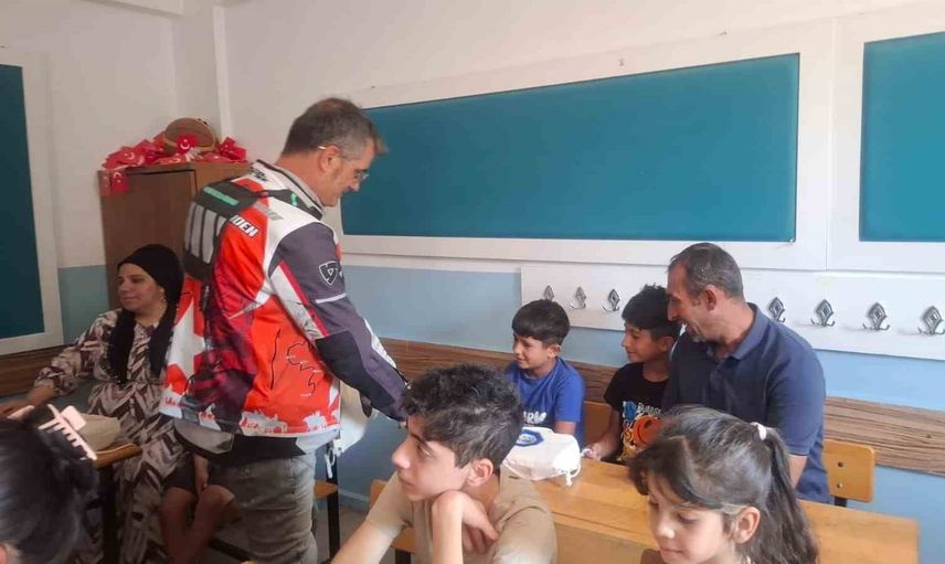 Anadolu dostluk rallisi ekibi Selçuk’ta öğrencilerle kültürel buluşma gerçekleştirdi