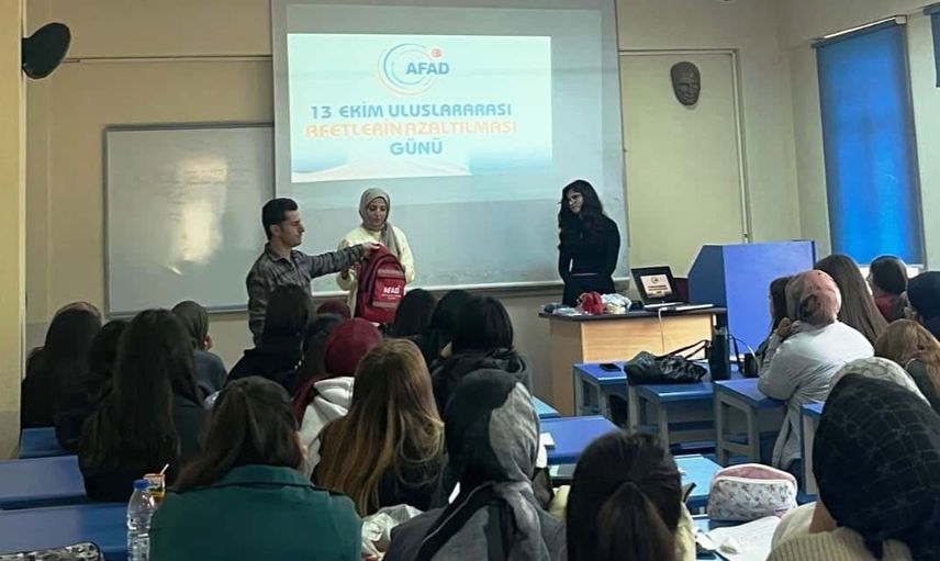 Şaphane MYO'da öğrencilere afet farkındalığı eğitimi verildi