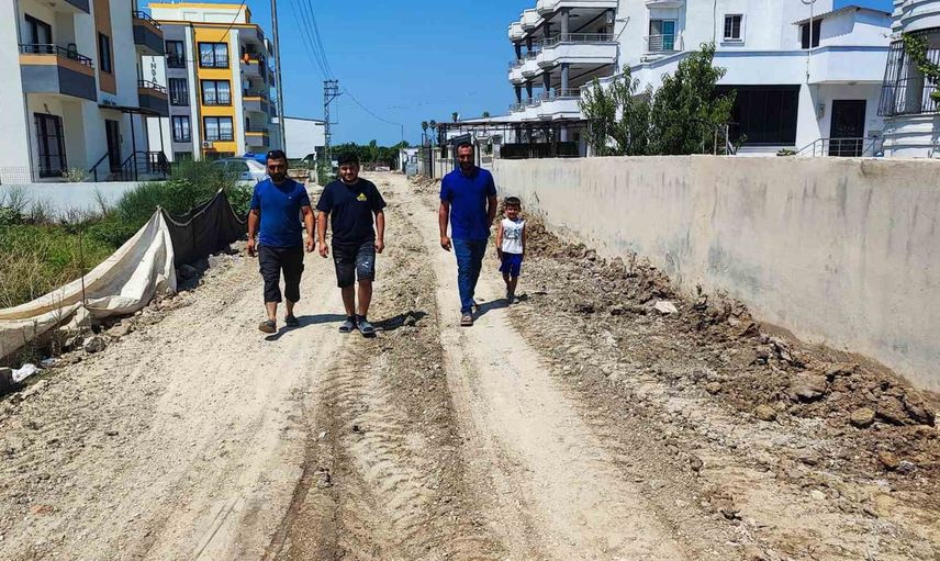 Doğankent'te vatandaşlar kanalizasyon hattını kendi parasıyla döşedi