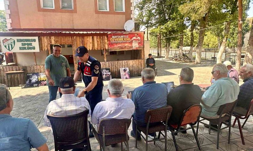 Bayburt'ta jandarma aileyi ve gençleri korumaya yönelik eğitim verdi