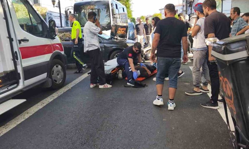 yasak dönüşte çarpışma: kurye motosikleti sürücüsü yaralandı