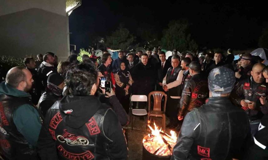 Vali Işın dumlupınar'da gençlerle zafer ruhunu paylaştı