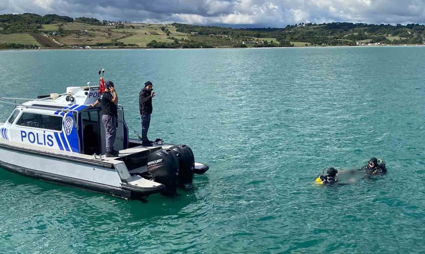 Sinop'ta alabora olan teknede kaybolan polis için dalgıçlar cesede ulaştı