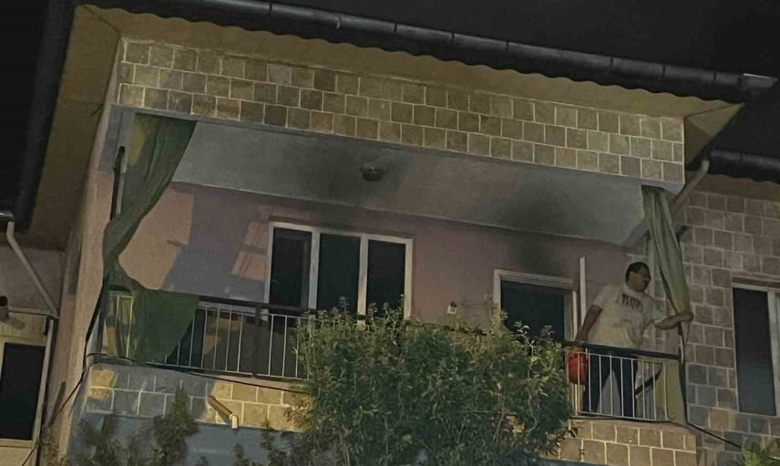 Bucak'ta çatı katındaki yangın itfaiye tarafından kontrol altına alındı
