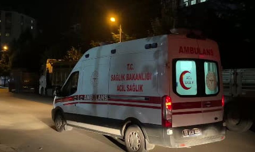 Çorum'da 'dur' ihtarına uymayan motosikletli ters yöne girip polis memurunu yaraladı