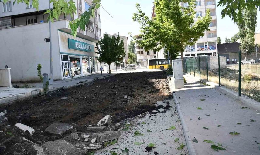 Atatürk Mahallesi'nde ulaşım dönüşümü: Said Nursi Caddesi'nde zemin çalışmaları başladı