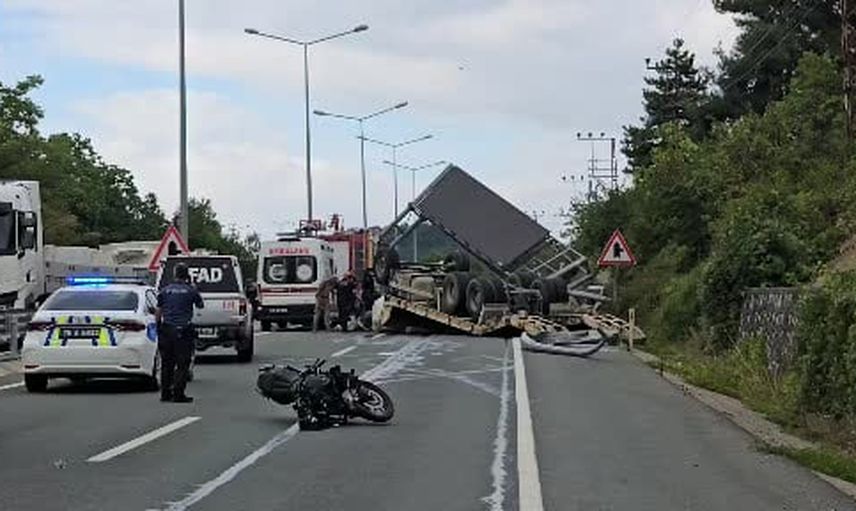 Katotlar yola saçıldı: Karabük-Bartın yolunda tır devrildi, iki kişi hayatını kaybetti
