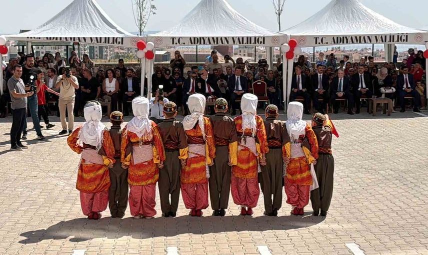 Adıyaman’da yeniden inşa edilen okullarla 145 bin öğrenci ders başı yaptı
