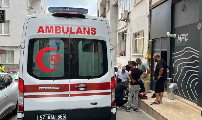 Sinop'ta kavşakta çarpışma: motosiklet sürücüsü hafif yaralandı