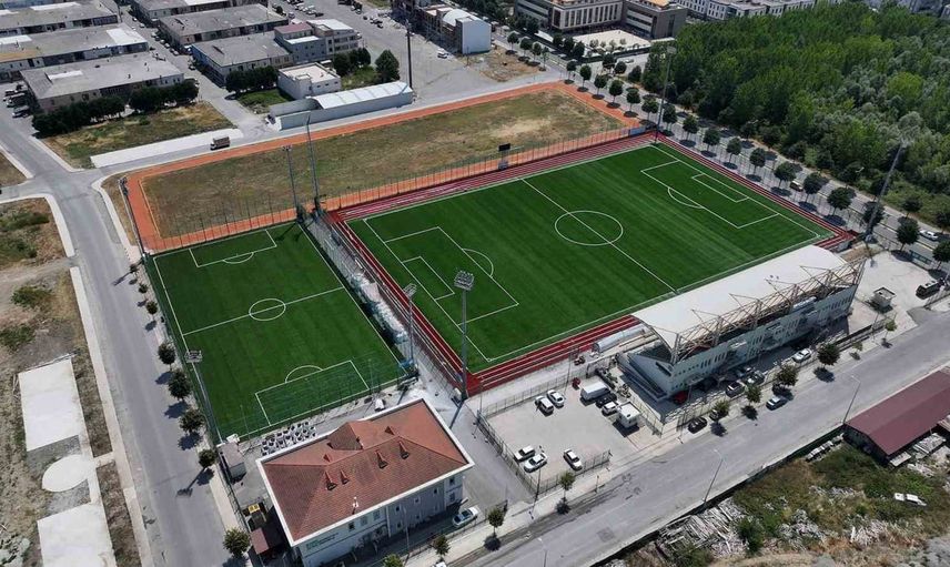 Sakaryaspor’un altyapısından beş genç profesyonel kadroya katıldı