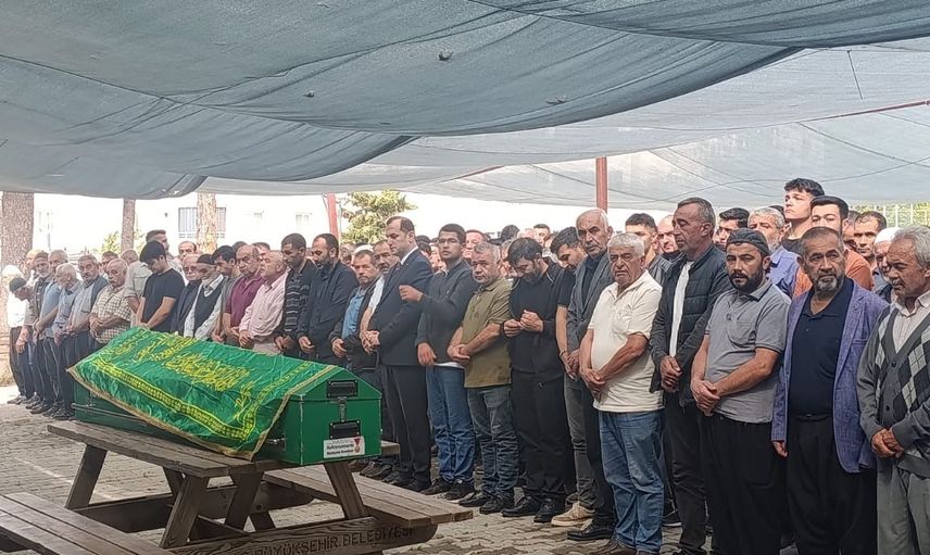 Yol yapımında görevli 18 yaşındaki Emre İspir iş makinesinin çarpmasıyla hayatını kaybetti