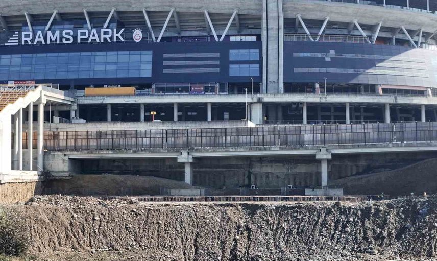 Sel sonrası galatasaray stadyumu ve Aslanvadi şantiyesinde çalışmalar güvenlik odaklı ilerliyor