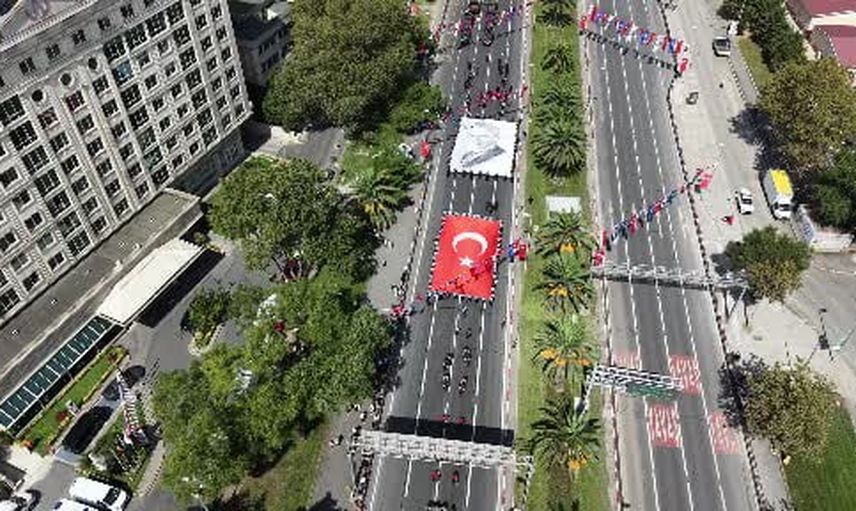 Vatan Caddesi'nde 30 Ağustos Zafer Bayramı geçit töreni görüntülendi