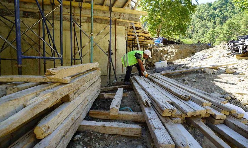 Andırın ulaşımına 10 milyonluk yatırım: 53 yıllık köprünün yerine 54 metrelik yeni geçit