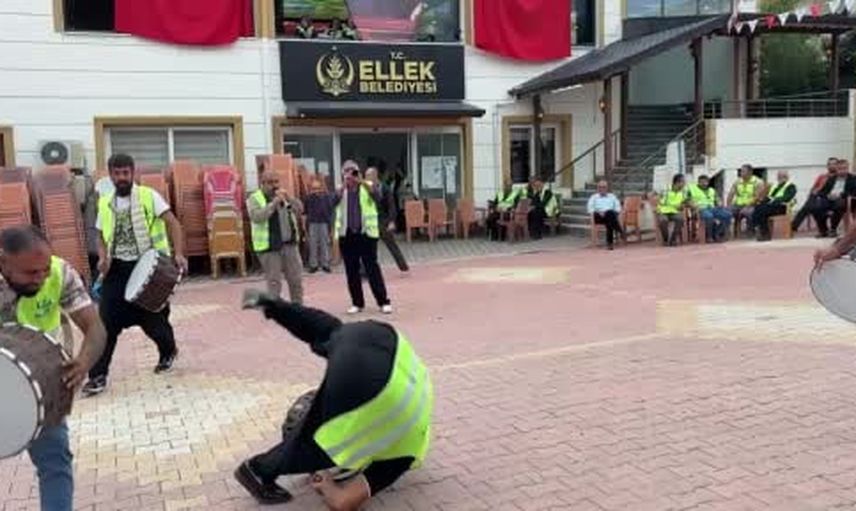 Düziçi'nde zeytin festivalinin öne çıkan anı: traktör çekme yarışı