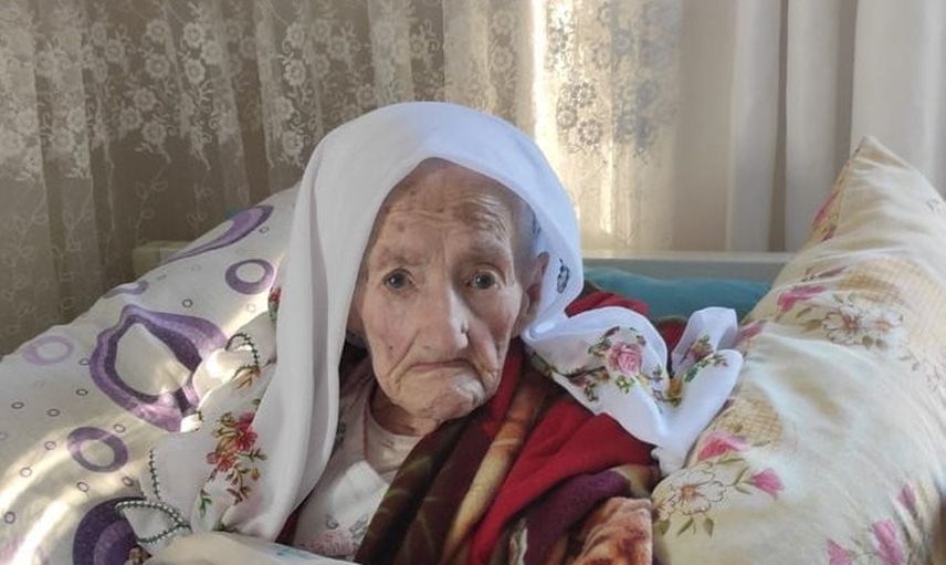 İl müdüründen anlamlı ziyaret: 114 yaşındaki Salli Nine torunlarının torununu gördü