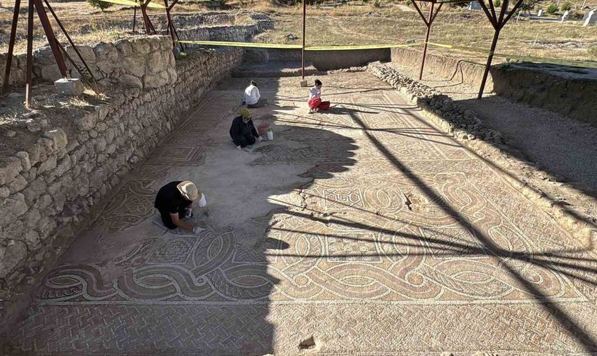 Hadrianopolis'te yaklaşık bin 600 yıllık kabul salonu mozaiği sergilenmeye hazır
