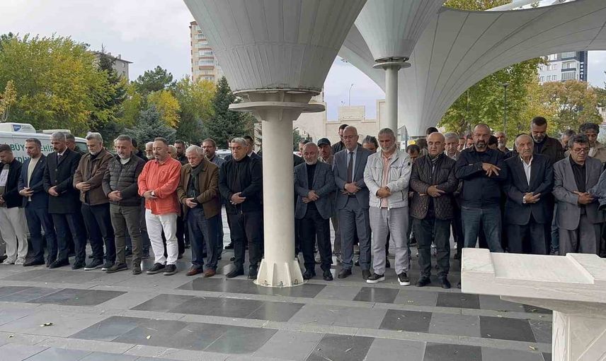 Kayseri'de gazetecilik ailesinde yas: Nimet Agaşe yaşamını yitirdi