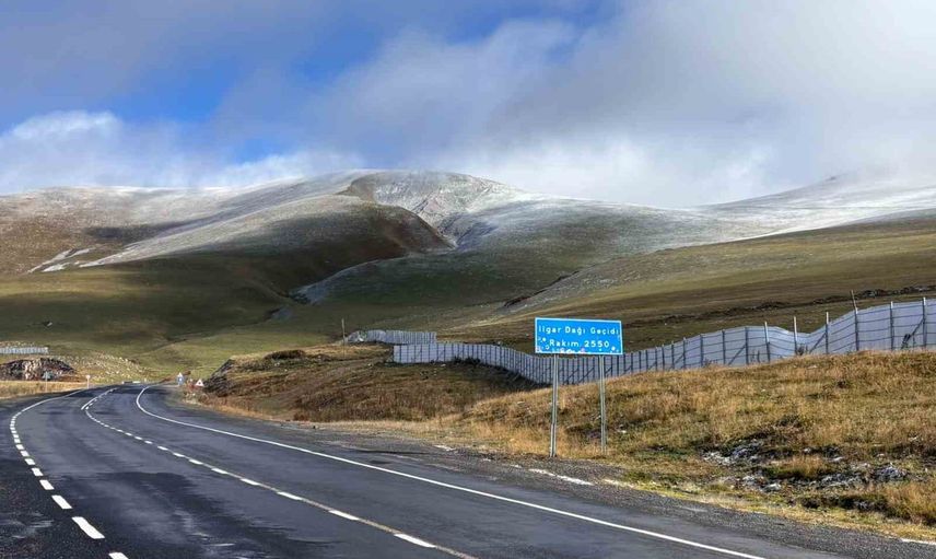 Posof'ta Ilgar dağında kış yeniden etkili oldu