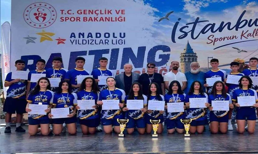 Muğla'nın genç raftingçileri Şile'den iki şampiyonlukla döndü