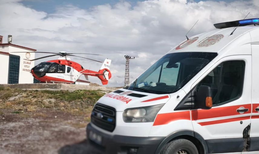 Bakteriyel sepsisli 21 günlük bebek helikopter ambulansla Van'a sevk edildi