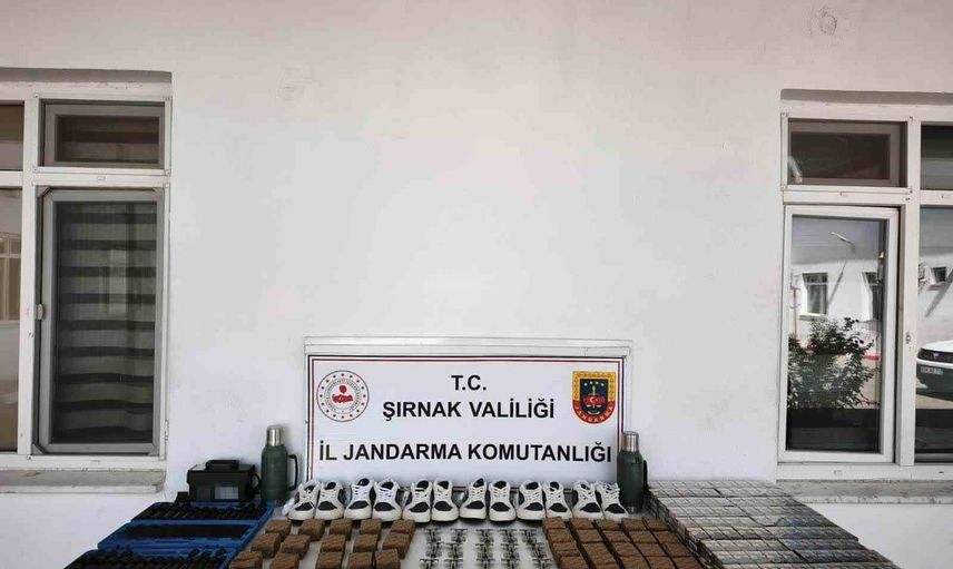 Şırnak'ta jandarmanın kaçakçılık baskınında 20 milyon 348 bin 200 liralık malzeme ele geçirildi
