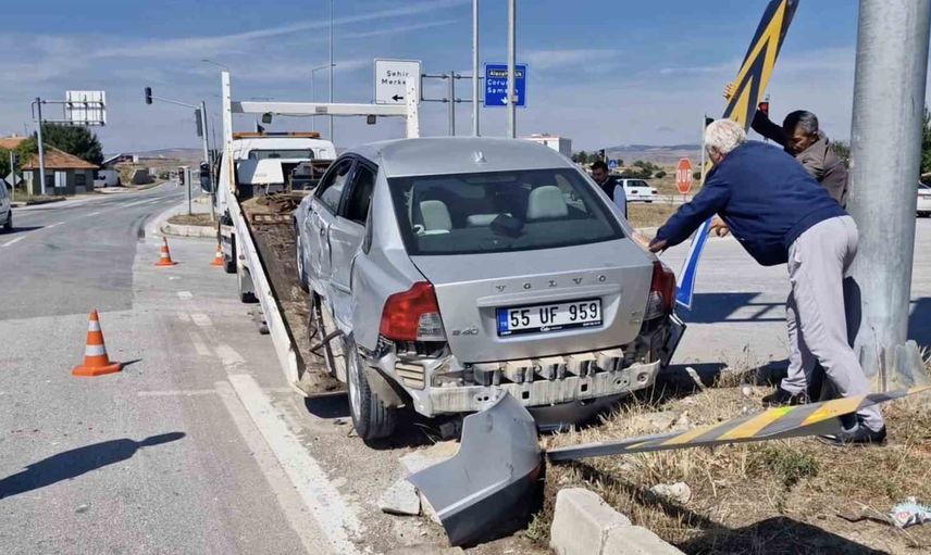 Kırmızı ışık ihlali trafikte panik yarattı: sürücünün ehliyetine iki ay el konuldu